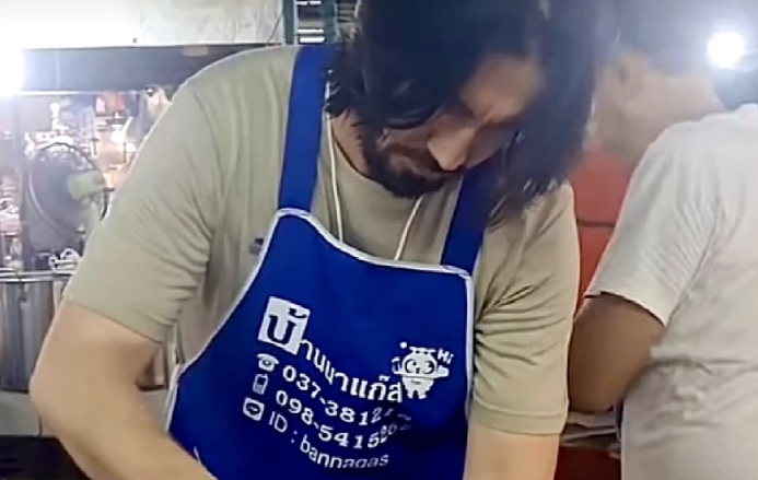 Ini Penampakan Sederhana ‘John Wick’ Saat Liburan di Thailand
